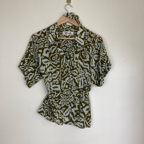 Diane Von Furstenberg silk ikat print wrap top. Size medium. - Picture 5 of 5